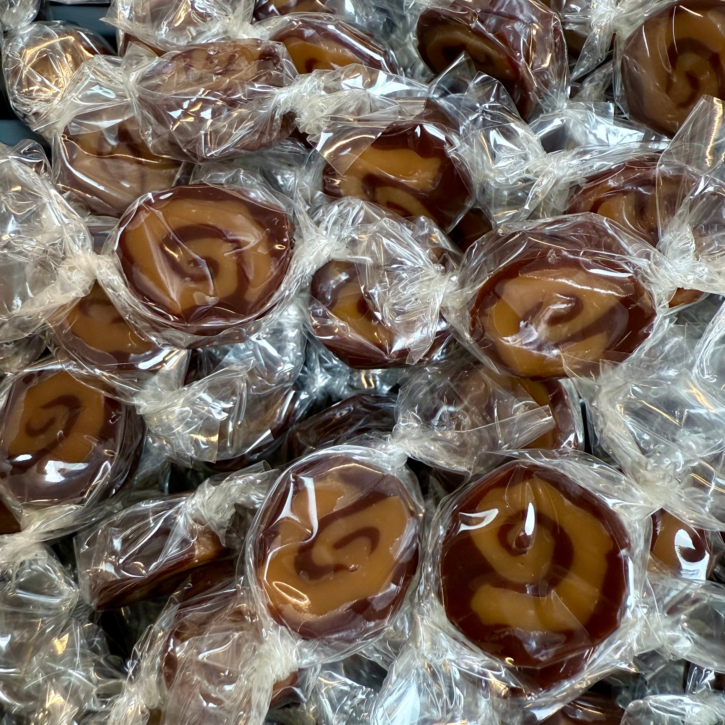 Chokolade- og appelsinkarameller - Happy Halloween karameller i løs vægt