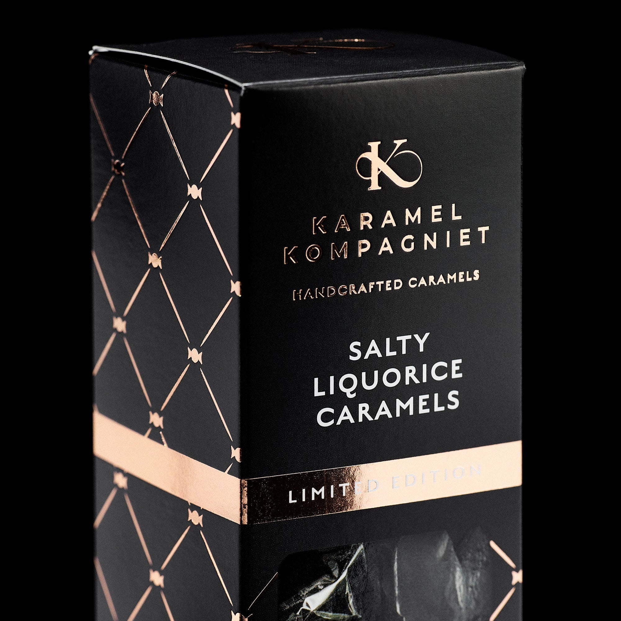 Lakridskarameller med Sydesalt - Limited Edition fra Karamel Kompagniet oprejst og zoomet ind