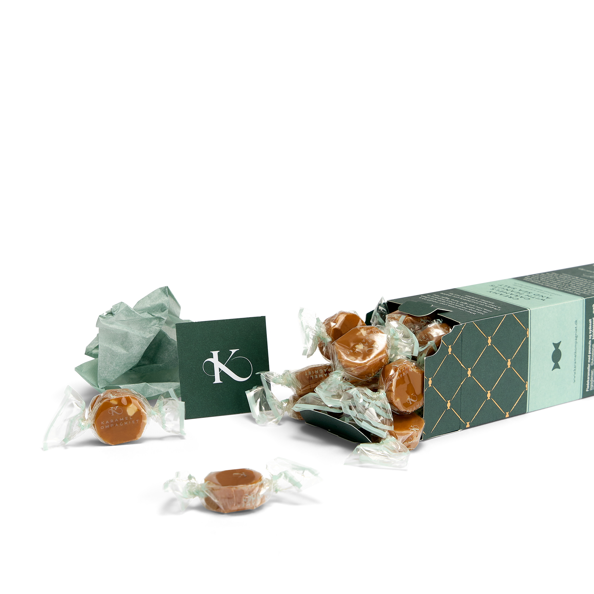 Flødekarameller med Peanuts og Sydesalt æske fra Karamel Kompagniet liggende ned med karameller flydende ud